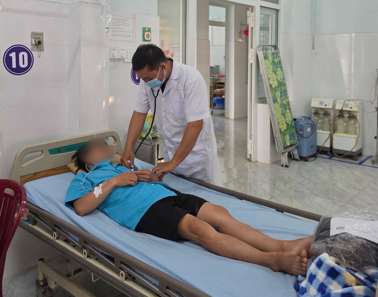 Khẩn trương xác định nguyên nhân vụ hơn 60 người nghi ngộ độc sau ăn bánh mì tại Đắk Lắk