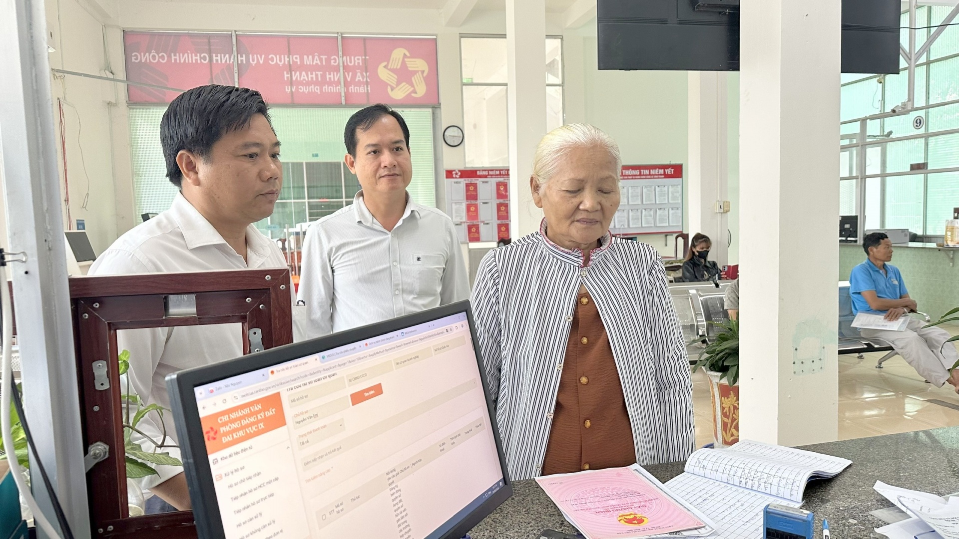 Chuyển biến từ mô hình hành chính công ở Cần Thơ: Gần dân hơn, nhanh hơn