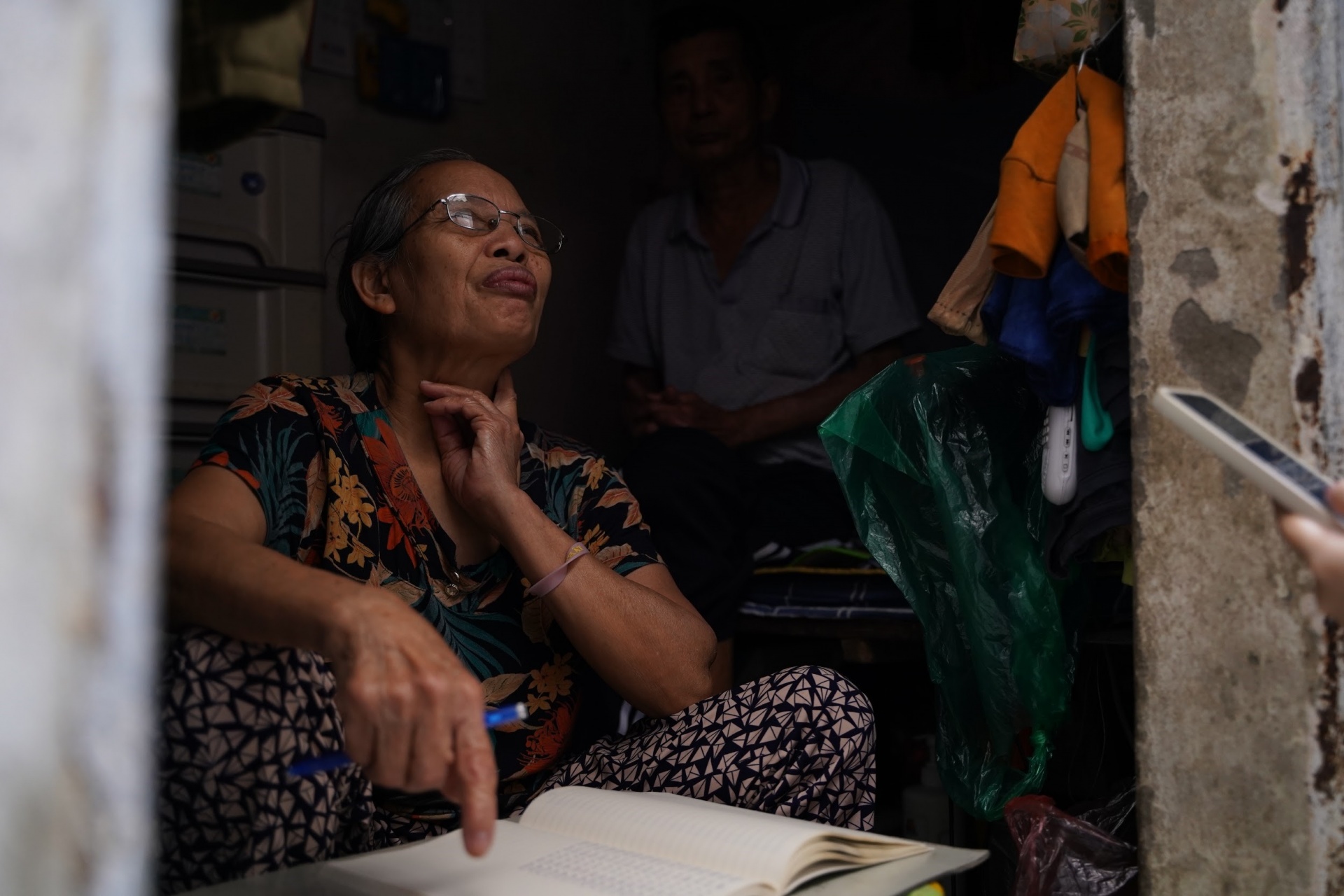 Bà Tư đồng hành cùng chồng suốt gần 7 năm chạy thận (Ảnh: Nguyễn Trang) Bà Tư đồng hành cùng chồng suốt gần 7 năm chạy thận (Ảnh: Nguyễn Trang)