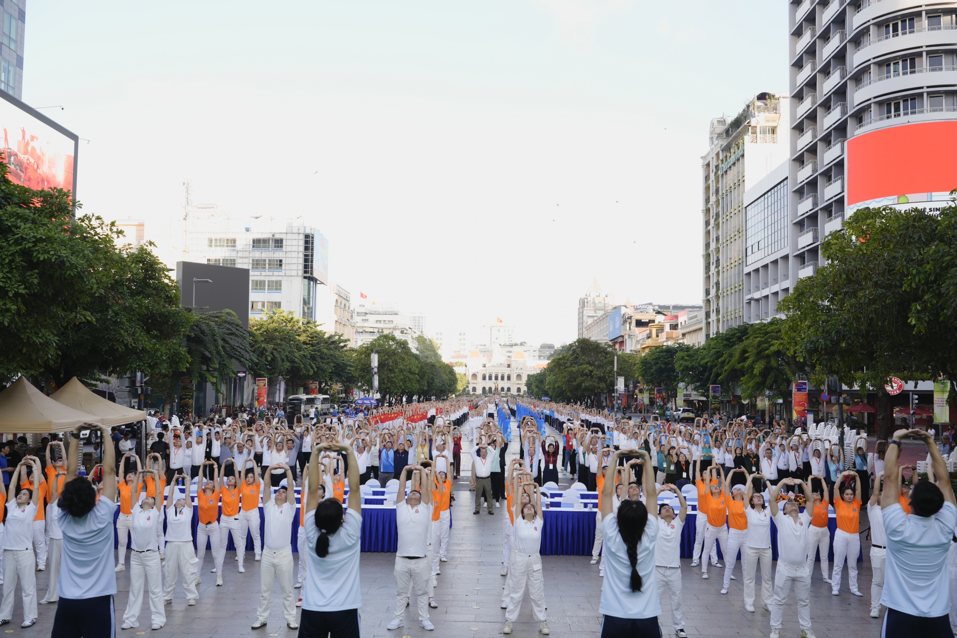 Vinamilk đồng hành cùng ngành y tế TP.HCM chăm sóc sức khỏe cộng đồng