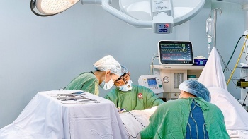 Xu hướng nâng ngực đường nách giữa: Giấu sẹo tinh tế, hồi phục nhanh chóng