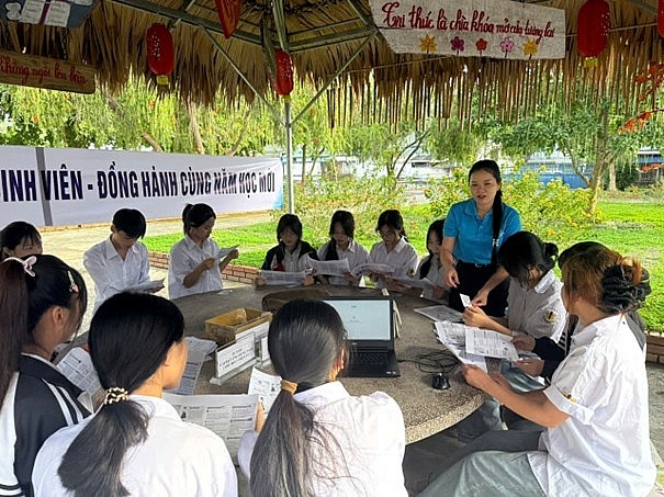 Lai Châu: Đưa chính sách BHYT vào cuộc sống, bảo vệ sức khỏe toàn dân
