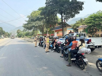 Tuyên Quang: Xử phạt 42 trường hợp vi phạm giao thông trong ngày đầu ra quân