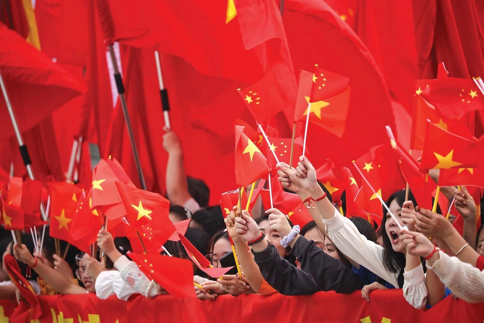 Quan hệ Việt Nam-Trung Quốc duy trì đà phát triển tích cực, không khí hợp tác lan tỏa mạnh mẽ đến các cấp, các ngành và các tầng lớp nhân dân. Quan hệ Việt Nam-Trung Quốc duy trì đà phát triển tích cực, không khí hợp tác lan tỏa mạnh mẽ đến các cấp, các ngành và các tầng lớp nhân dân.