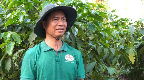 Ông Lê Văn Vương – Giám đốc Công ty TNHH Sản xuất và Thương mại Vương Thành Công – chia sẻ về thực tiễn sản xuất nông nghiệp hữu cơ, gắn với bảo vệ môi trường và phát triển bền vững. Ảnh: Đức Sỹ