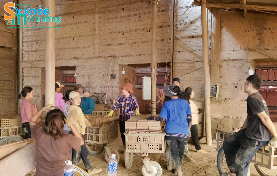 Nhiều thế hệ lao động đã gắn bó với các lò gạch tại xã K rông Ana và xã Ea Na Nhiều thế hệ lao động đã gắn bó với các lò gạch tại xã K rông Ana và xã Ea Na