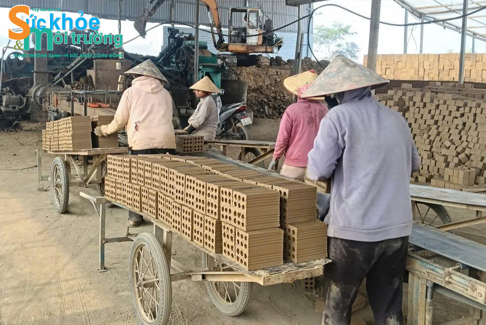 Đắk Lắk: Cần có bước chuyển đổi trước khi chấm dứt hoạt động lò gạch thủ công truyền thống để bảo đảm cuộc sống cho người lao động