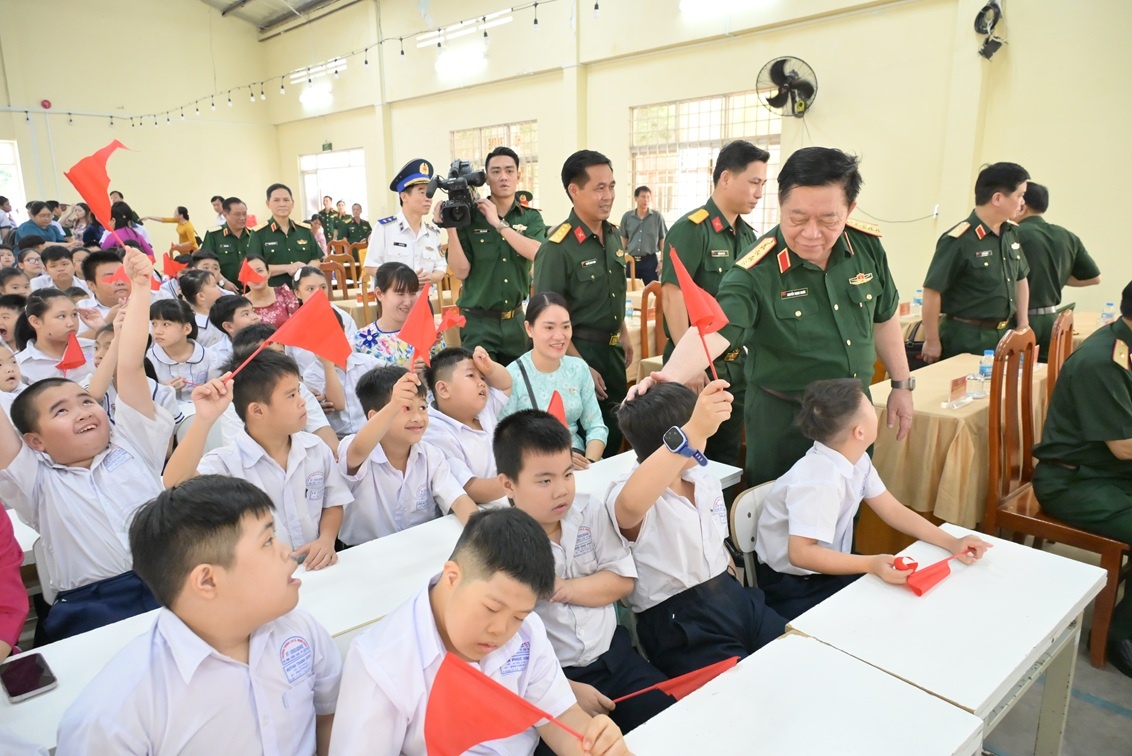 Cần Thơ: Tổ chức Chương trình gặp mặt già làng, trưởng thôn, trưởng ấp, trưởng khu, người có uy tín, chức sắc tôn giáo khu vực Nam Bộ