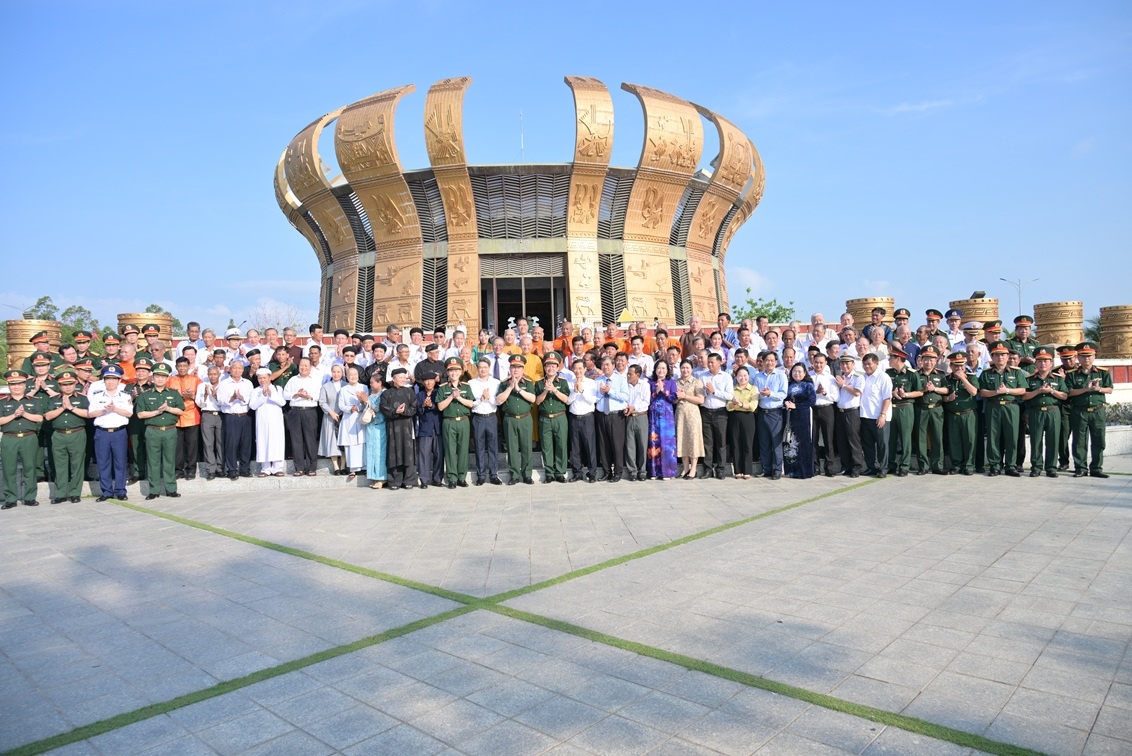 Cần Thơ: Tổ chức Chương trình gặp mặt già làng, trưởng thôn, trưởng ấp, trưởng khu, người có uy tín, chức sắc tôn giáo khu vực Nam Bộ