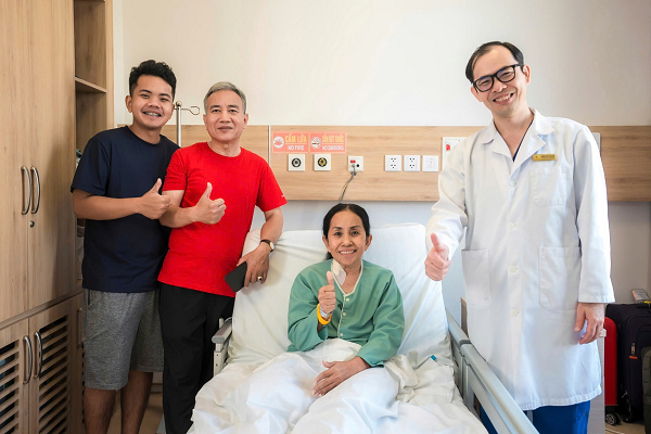  Bà Sean Sotheavy hậu phẫu thuật đã có những dấu hiệu phục hồi tốt