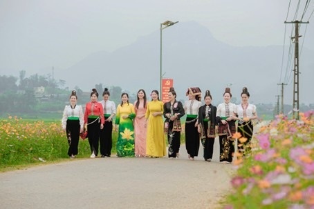 Lan tỏa “Vạn sắc hoa”, tô điểm diện mạo nông thôn Điện Biên