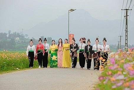 Lan tỏa “Vạn sắc hoa”, tô điểm diện mạo nông thôn Điện Biên