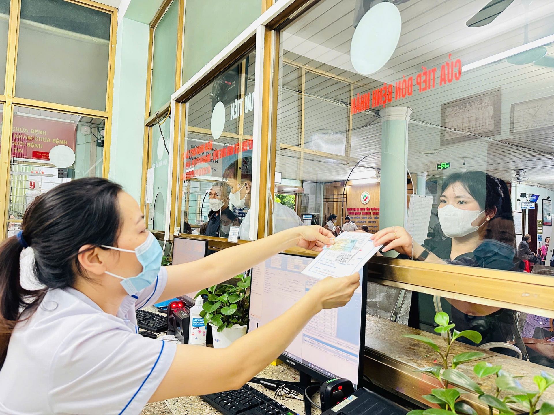 Tuyên Quang chú trọng mở rộng bảo hiểm y tế toàn dân, nâng cao chăm sóc sức khỏe Nhân dân trong giai đoạn mới