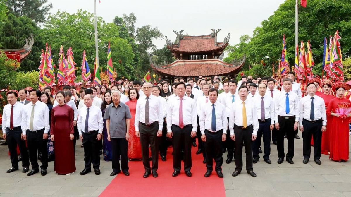 Phú Thọ: Trang nghiêm lễ dâng hương Đức Quốc Tổ Lạc Long Quân và Tổ Mẫu Âu Cơ