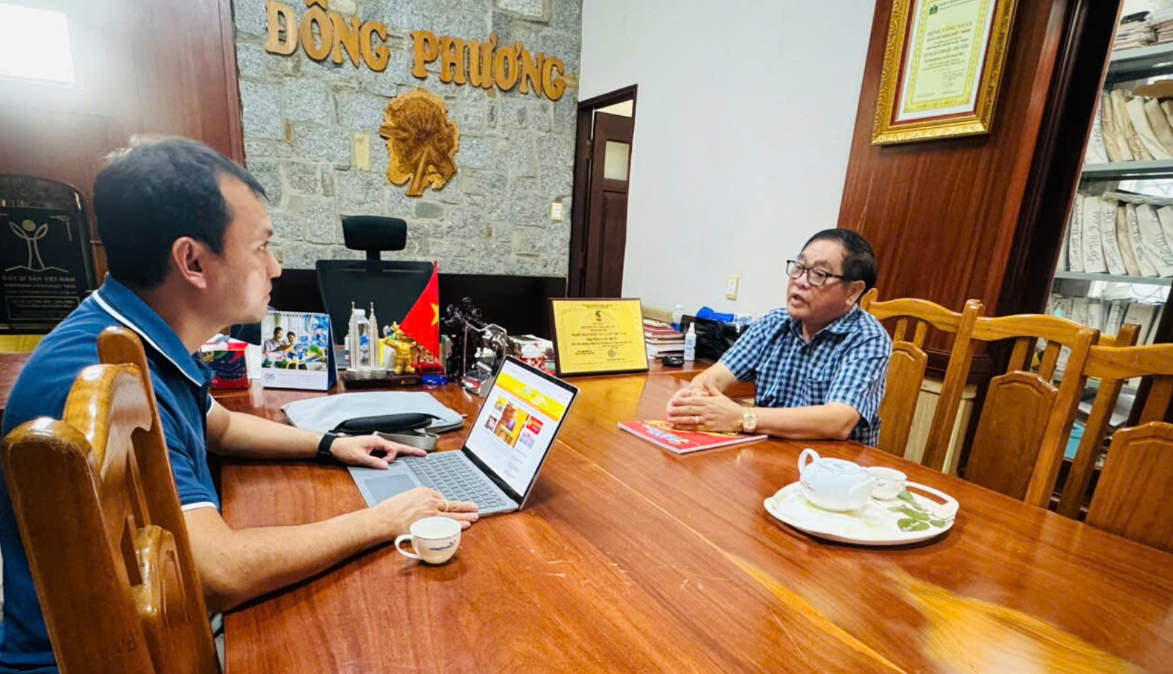  Ông Trần Văn Bích – Giám đốc Công ty TNHH Môi trường Đông Phương cho biết, đơn vị đã nhanh chóng triển khai các biện pháp xử lý rác tồn đọng, từng bước ổn định môi trường sống cho người dân. Ảnh: Đức Sỹ