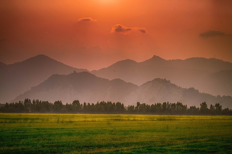    Vẻ đẹp của Núi Cấm khi hoàng hôn buông xuống. Ảnh: Dương Việt Anh