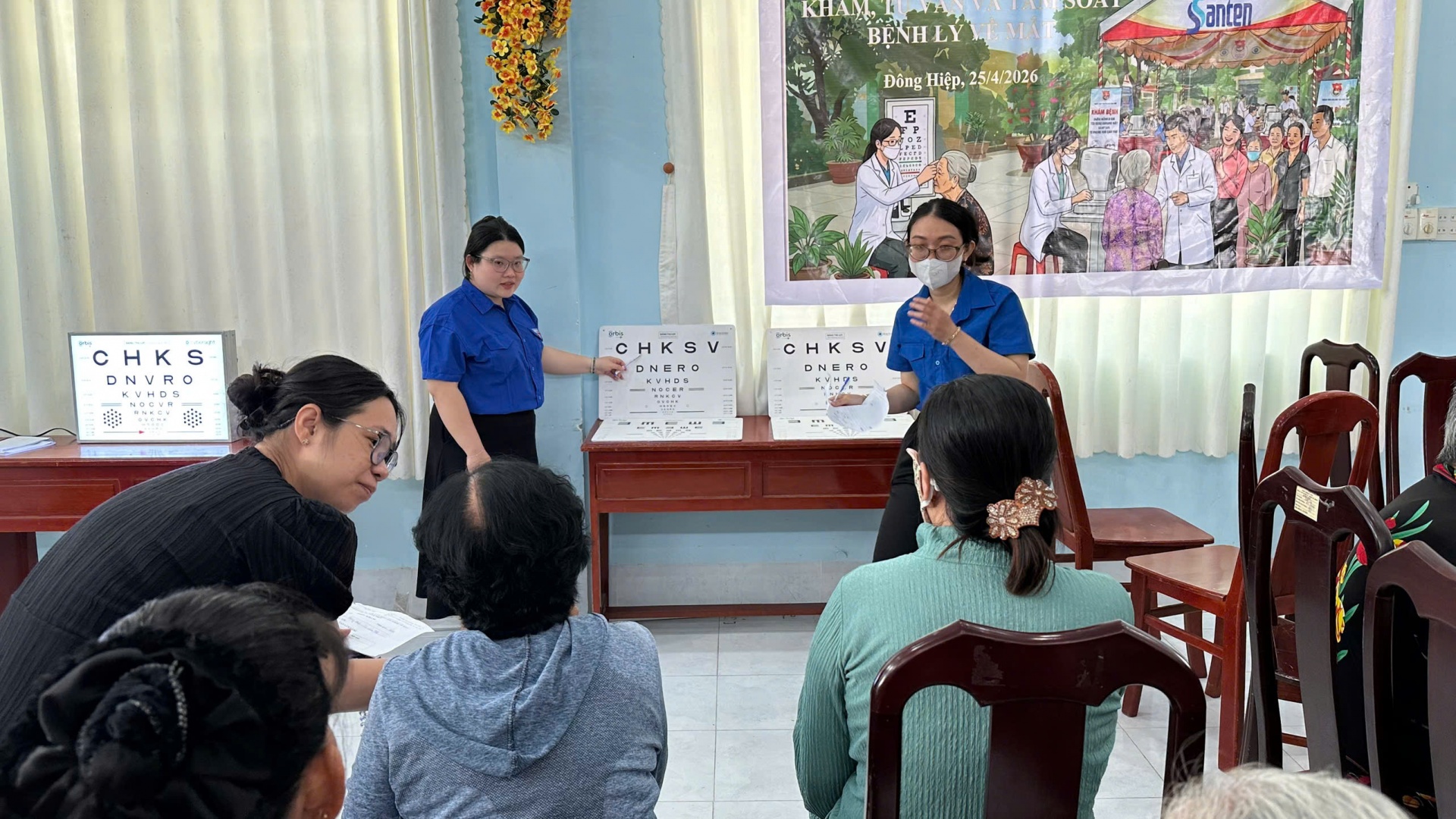 Cần Thơ: Khám mắt, cấp 150 kính miễn phí cho người dân xã Đông Hiệp