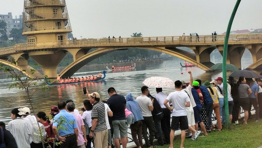Phú Thọ: Sôi nổi Giải bơi chải tại Công viên Văn Lang trong dịp Lễ hội Đền Hùng