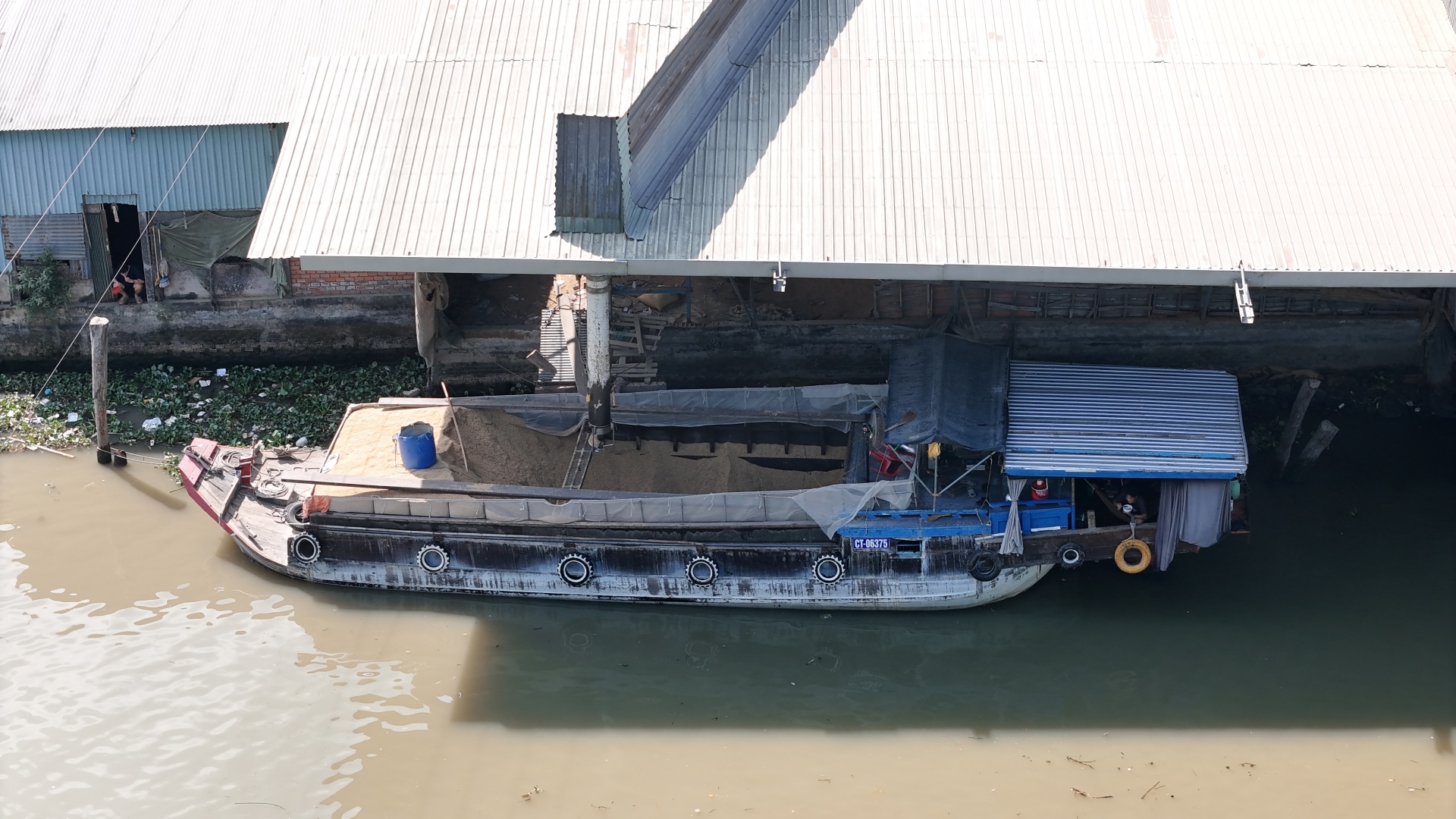 Bụi từ nhà máy bủa vây: Người dân Cờ Đỏ mòn mỏi chờ giải pháp