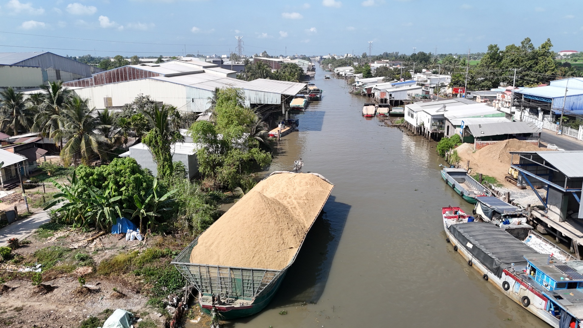 Bụi từ nhà máy bủa vây: Người dân Cờ Đỏ mòn mỏi chờ giải pháp