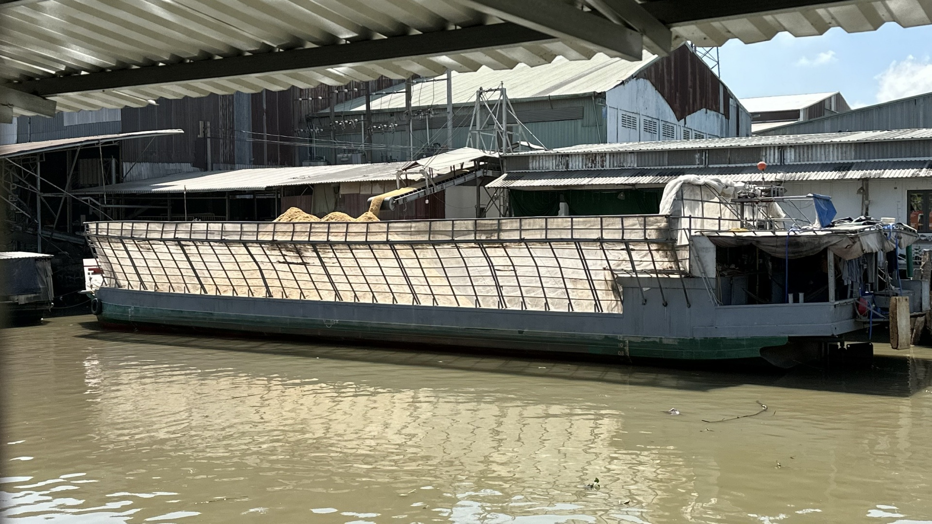 Bụi từ nhà máy bủa vây: Người dân Cờ Đỏ mòn mỏi chờ giải pháp