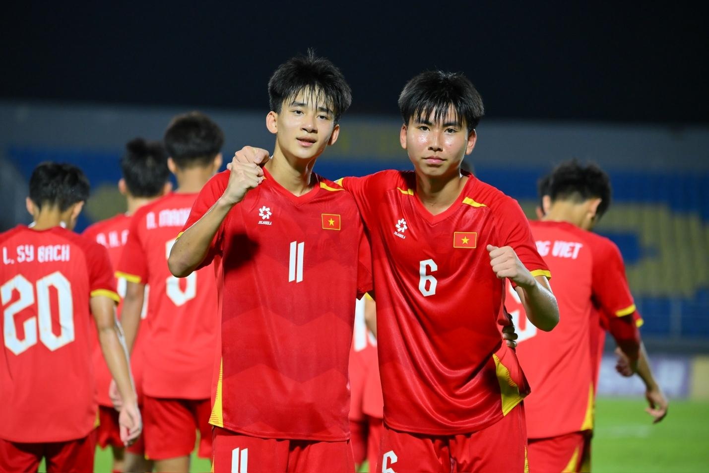 Quý Vương (phải), một trong 5 thành viên của CLB Hà Nội ở U17 Việt Nam, là người ghi bàn mở tỷ số ở trận chung kết U17 Đông Nam Á. Ảnh: VFF.