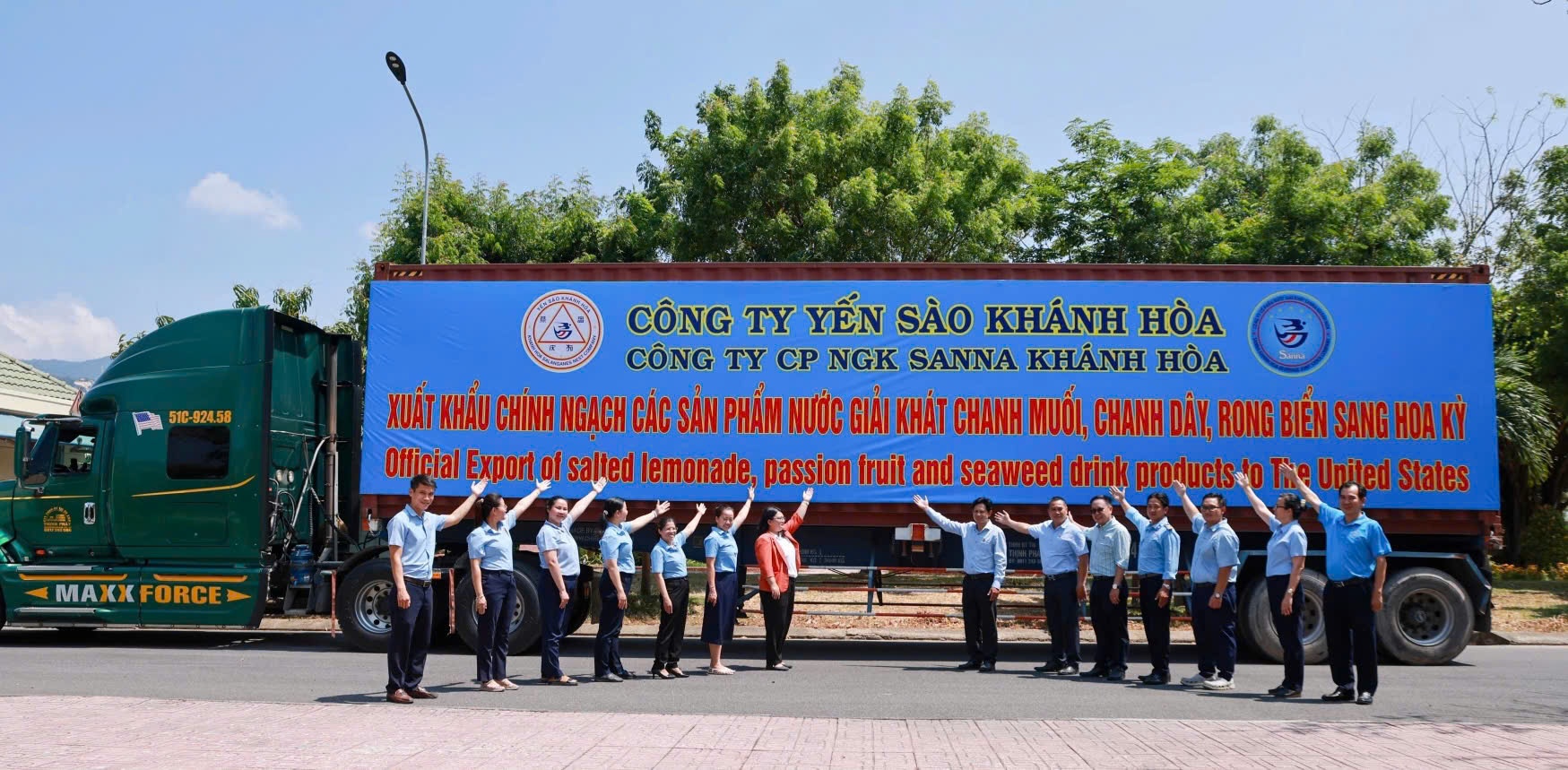 Lô hàng nước giải khát đầu tiên của Sanna Khánh Hoà được xuất khẩu sang thị trường Hoa Kỳ