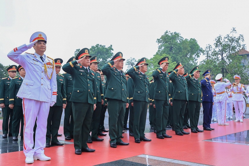 Lãnh đạo Đảng, Nhà nước vào Lăng viếng Chủ tịch Hồ Chí Minh nhân kỷ niệm Ngày giải phóng miền Nam, thống nhất đất nước