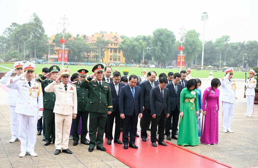 Lãnh đạo Đảng, Nhà nước vào Lăng viếng Chủ tịch Hồ Chí Minh nhân kỷ niệm Ngày giải phóng miền Nam, thống nhất đất nước