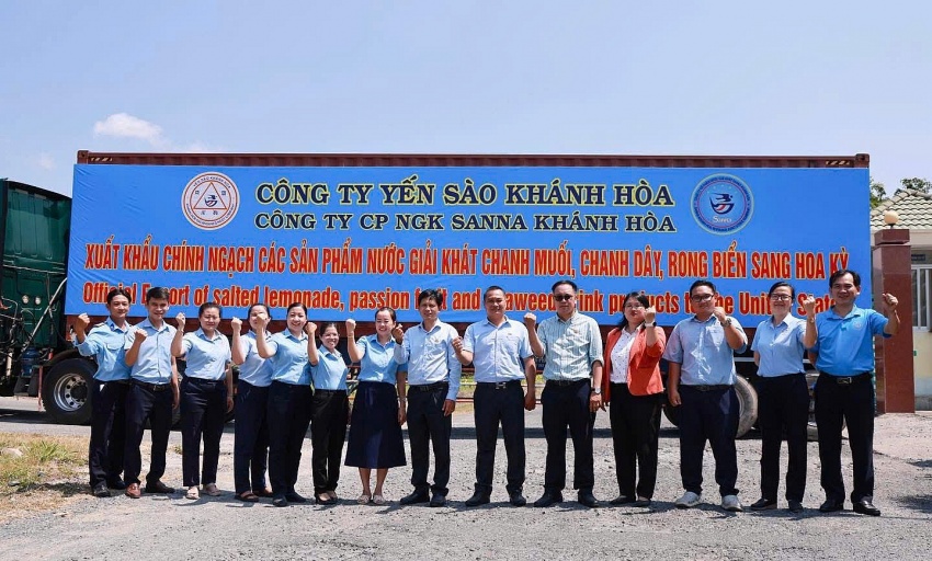 Lô hàng nước giải khát đầu tiên của Sanna Khánh Hoà được xuất khẩu sang thị trường Hoa Kỳ