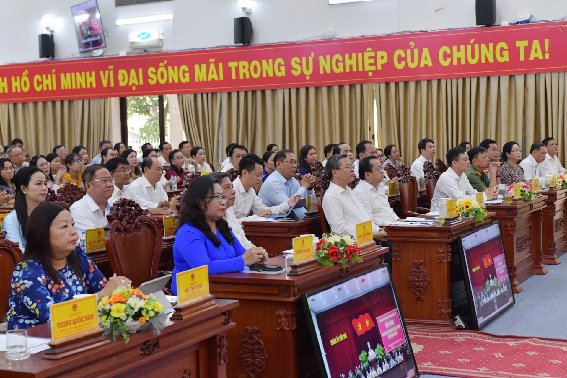 Cử tri Cần Thơ kiến nghị nhiều vấn đề về y tế, khoa học công nghệ và tổ chức bộ máy