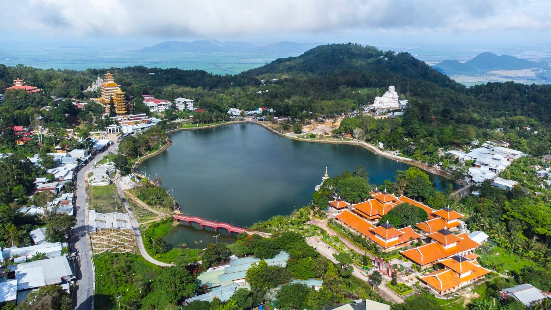    Một hệ sinh thái du lịch bền vững trên đỉnh Núi Cấm cần được vận hành bằng tư duy kiến tạo và công nghệ để giữ vững niềm tin của du khách.