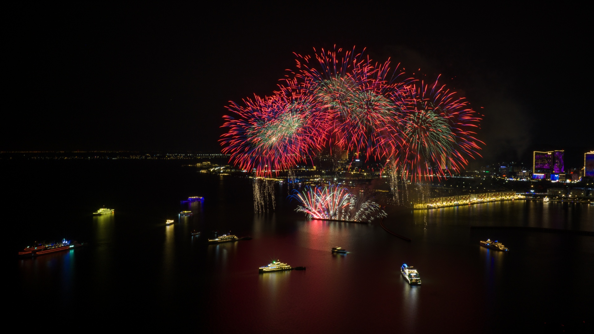 Màn pháo hoa rực rỡ 