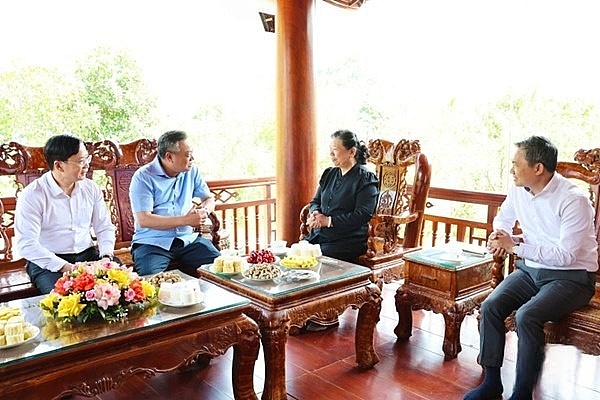 Đồng chí Trần Sỹ Thanh - Chủ nhiệm Uỷ ban Kiểm tra thăm, tặng quà nhân dân tỉnh Sơn La