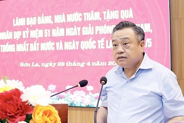 Đồng chí Trần Sỹ Thanh - Chủ nhiệm Uỷ ban Kiểm tra thăm, tặng quà nhân dân tỉnh Sơn La