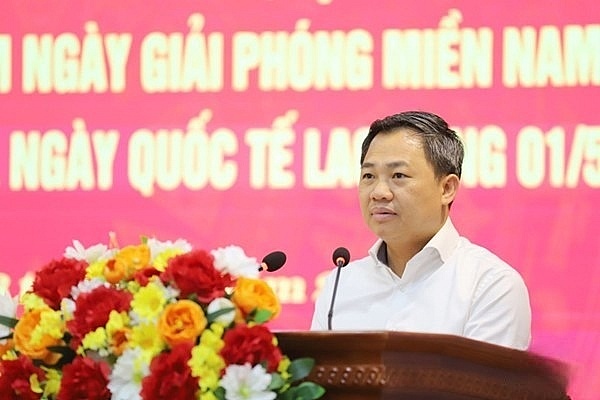 Đồng chí Trần Sỹ Thanh - Chủ nhiệm Uỷ ban Kiểm tra thăm, tặng quà nhân dân tỉnh Sơn La