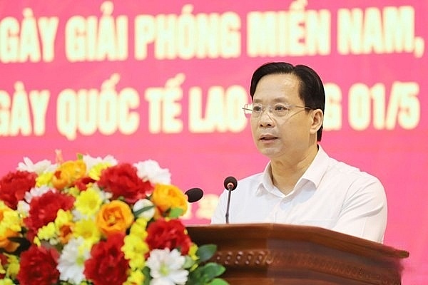 Đồng chí Trần Sỹ Thanh - Chủ nhiệm Uỷ ban Kiểm tra thăm, tặng quà nhân dân tỉnh Sơn La