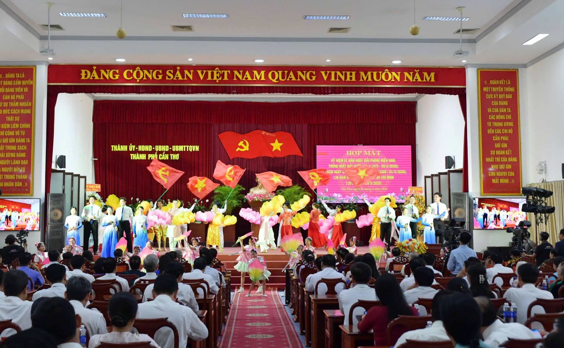 Cần Thơ kỷ niệm 51 năm thống nhất đất nước, khẳng định vị thế trung tâm ĐBSCL