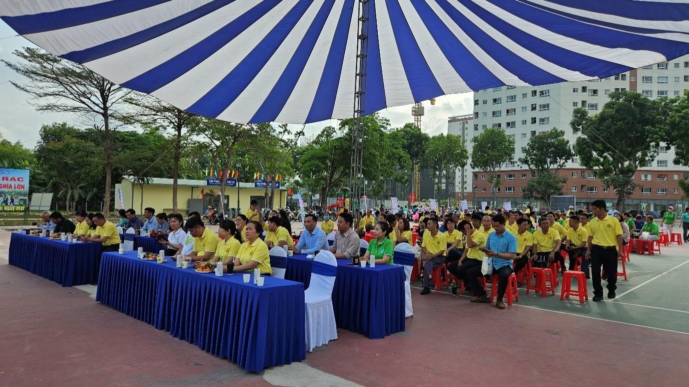  Đông đảo cán bộ, công chức, viên chức, người dân tham gia chương trình. Ảnh: Đình Thanh