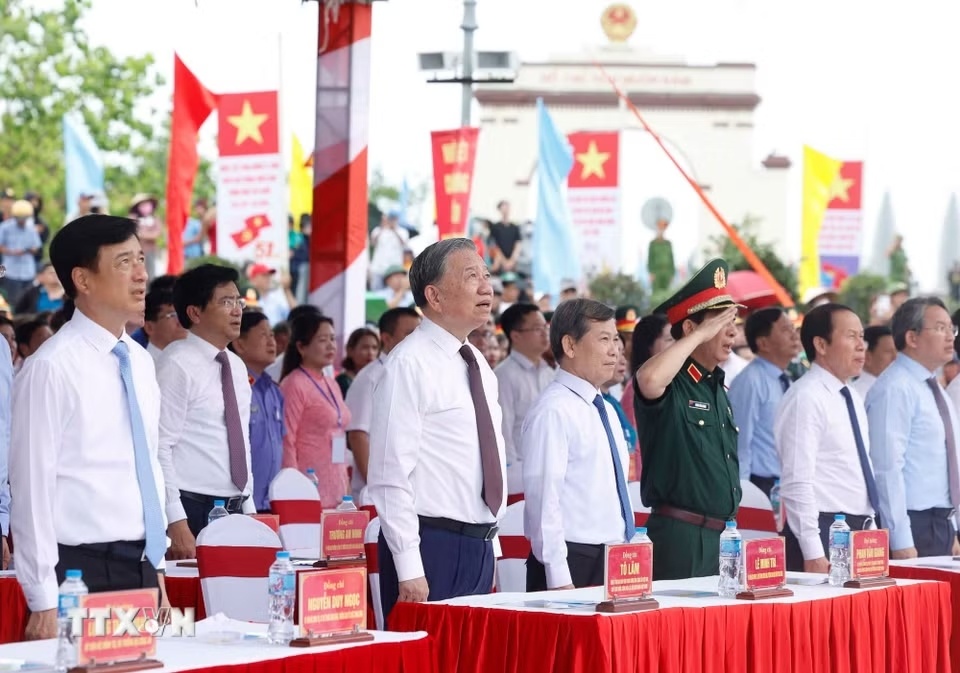 Tổng Bí thư, Chủ tịch nước Tô Lâm dự Lễ thượng cờ "Thống nhất non sông" tại Quảng Trị