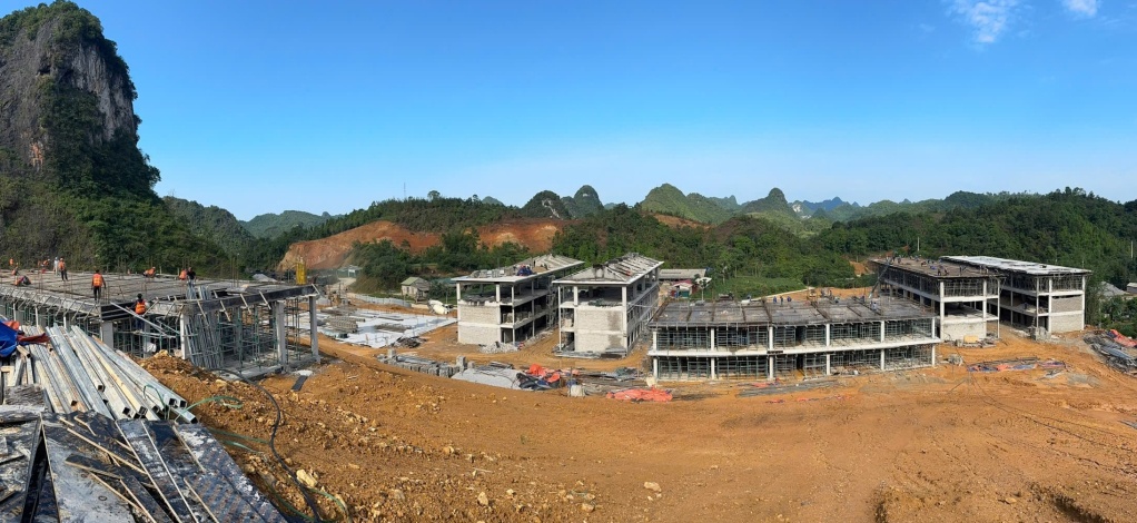 Đảm bảo tiến độ  thi công trường nội trú vùng biên