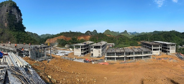 Đảm bảo tiến độ  thi công trường nội trú vùng biên