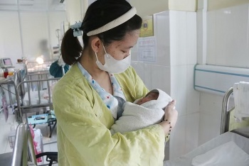 Bộ Y tế: Cấp thiết tăng tổng tỷ suất sinh trung bình 2% mỗi năm trên toàn quốc