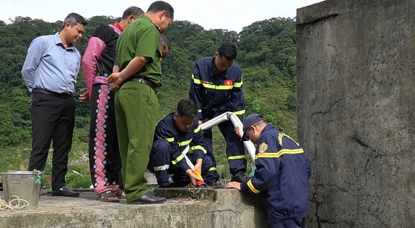 Phú Thọ: Công an tỉnh đưa nước sạch lên xã vùng cao Pà Cò Phú Thọ: Công an tỉnh đưa nước sạch lên xã vùng cao Pà Cò