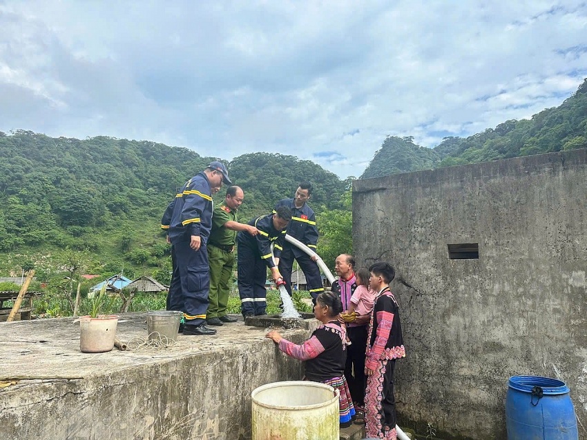 Phú Thọ: Công an tỉnh đưa nước sạch lên xã vùng cao Pà Cò Phú Thọ: Công an tỉnh đưa nước sạch lên xã vùng cao Pà Cò