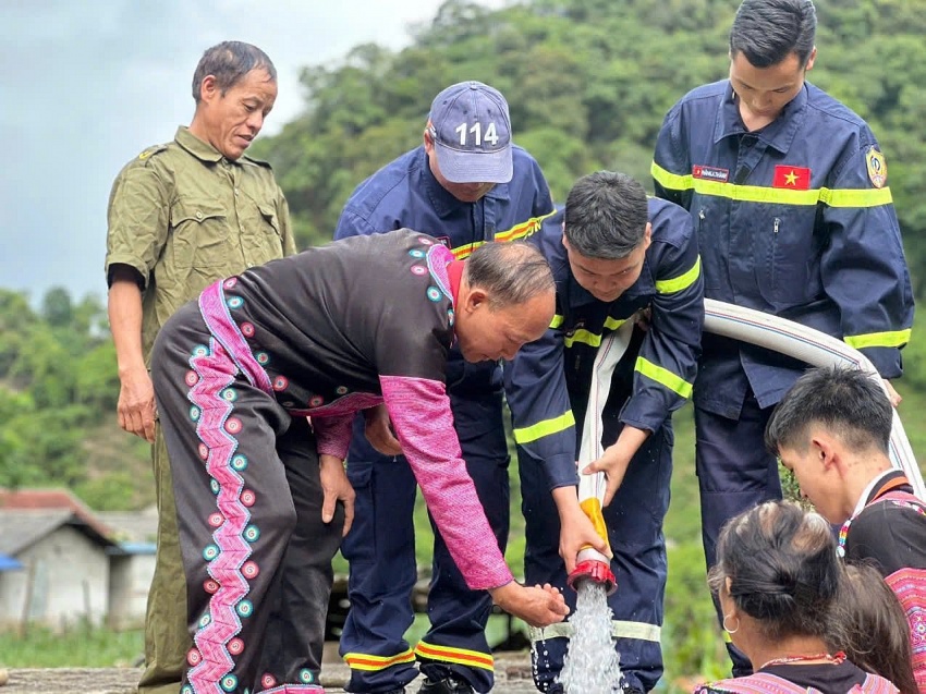 Phú Thọ: Công an tỉnh đưa nước sạch lên xã vùng cao Pà Cò Phú Thọ: Công an tỉnh đưa nước sạch lên xã vùng cao Pà Cò