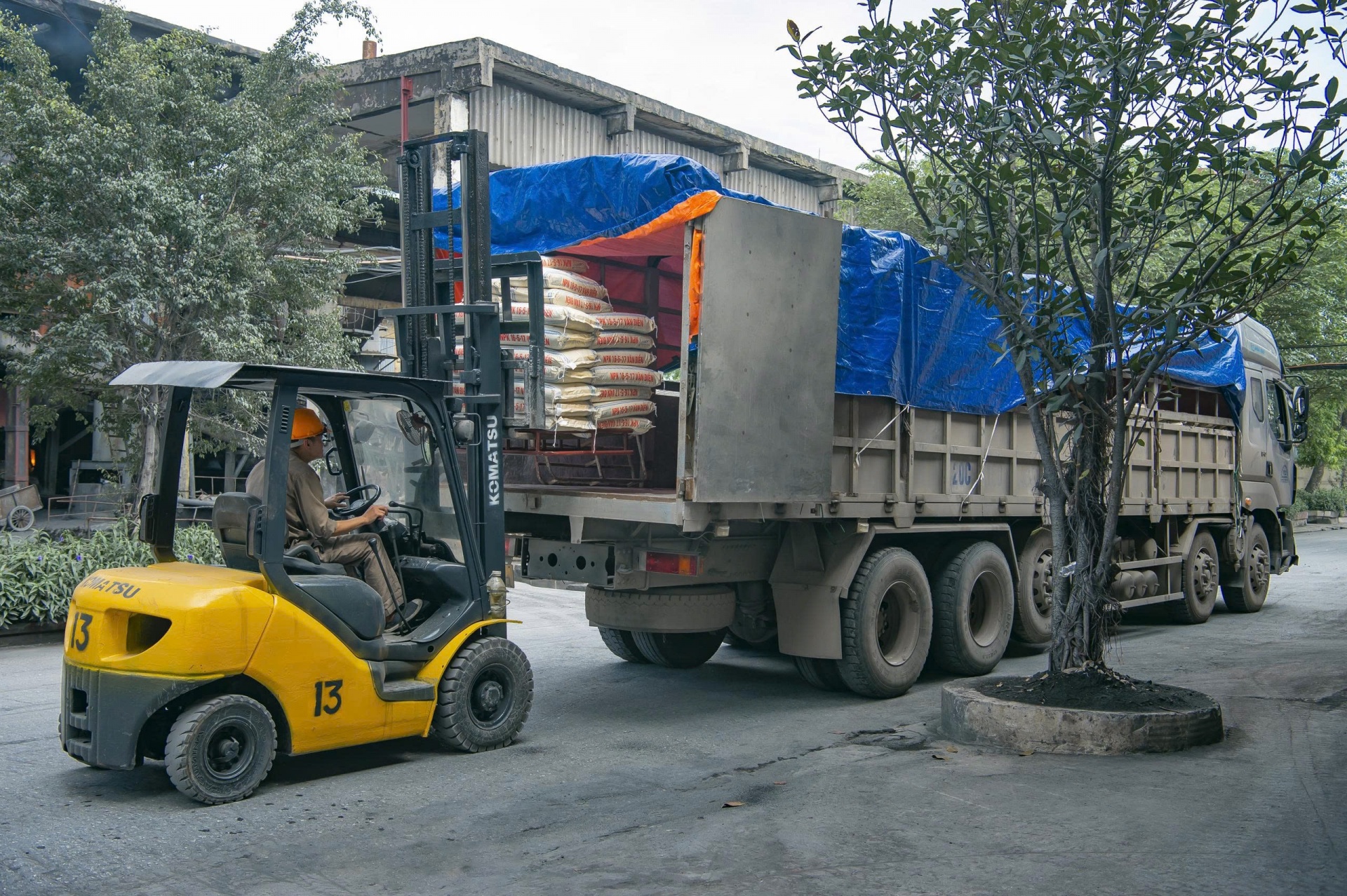 Công ty cổ phần phân lân nung chảy Văn Điển giữ vững mục tiêu phát triển kinh tế gắn với bảo vệ môi trường bền vững