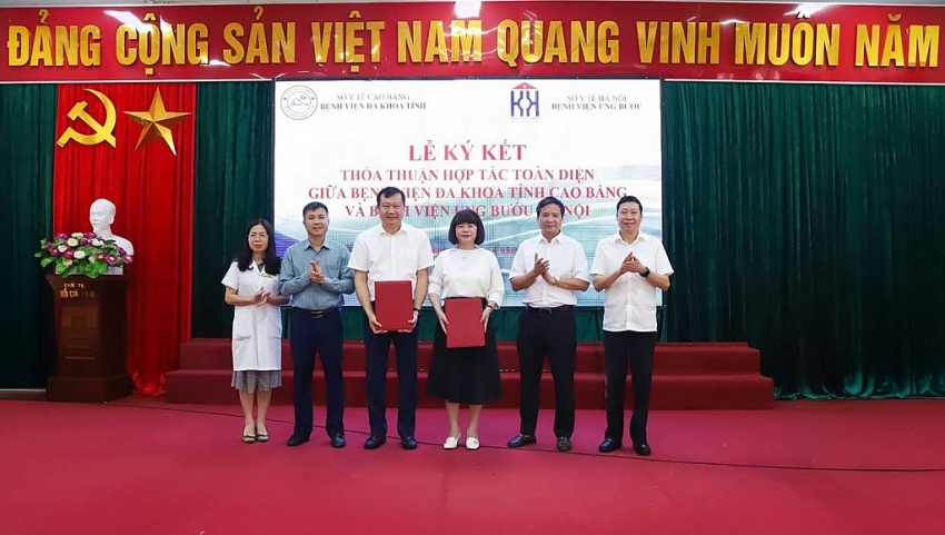 Ký kết thỏa thuận hợp tác toàn diện giữa Bệnh viện Đa khoa tỉnh Cao Bằng và Bệnh viện Ung bướu Hà Nội.