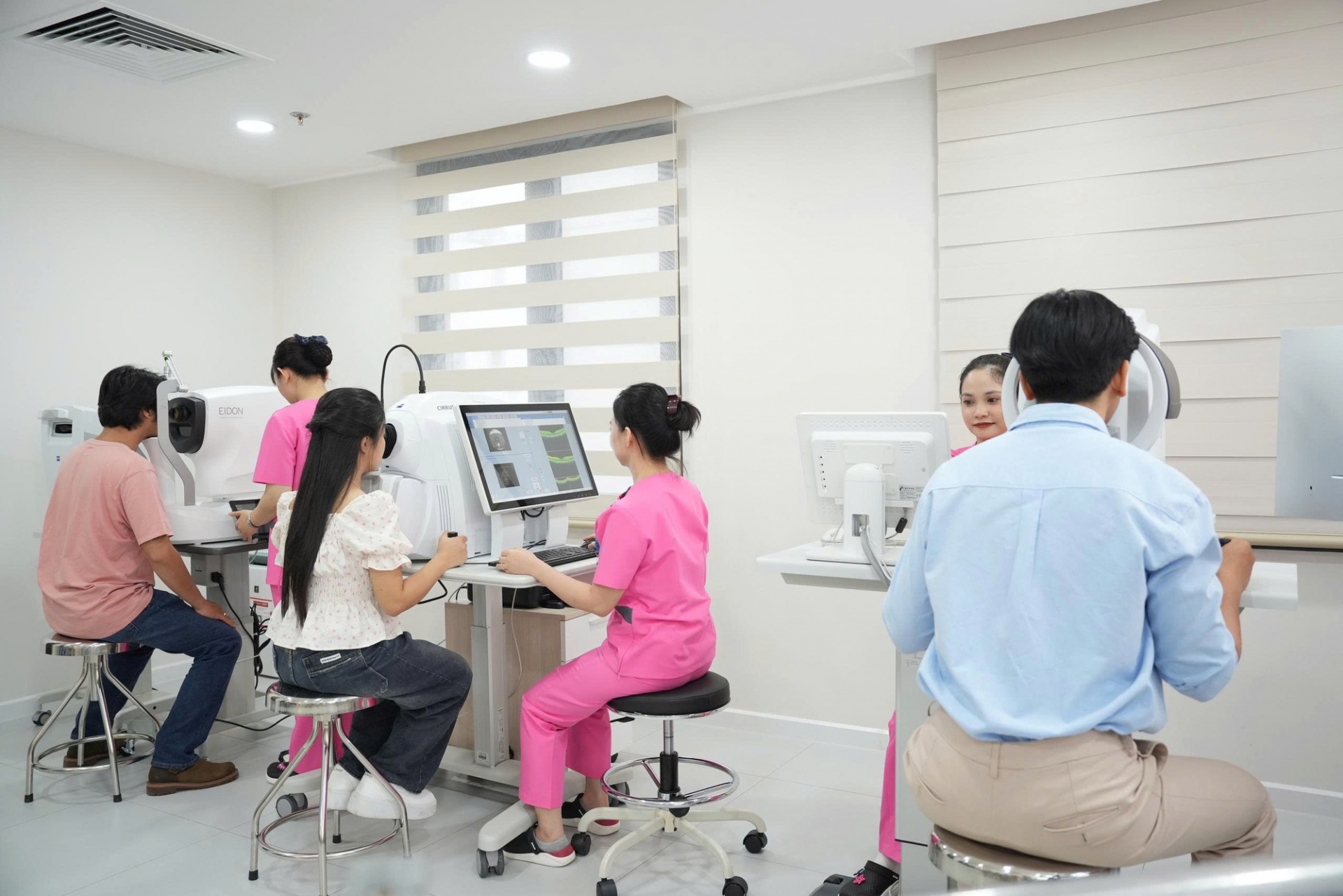 Đổi mới trong nhãn khoa không chỉ đến từ công nghệ mà còn nằm ở việc chuẩn hóa thực hành lâm sàng và cá nhân hóa điều trị cho từng bệnh nhân Đổi mới trong nhãn khoa không chỉ đến từ công nghệ mà còn nằm ở việc chuẩn hóa thực hành lâm sàng và cá nhân hóa điều trị cho từng bệnh nhân