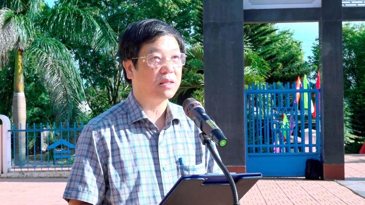 Đồng chí Nguyễn Thanh Dương – Phó Chủ tịch Thường trực UBND xã Ea Kar phát biểu tại Lễ đón nhận và an táng hài cốt liệt sĩ Nguyễn Văn Ngôn.